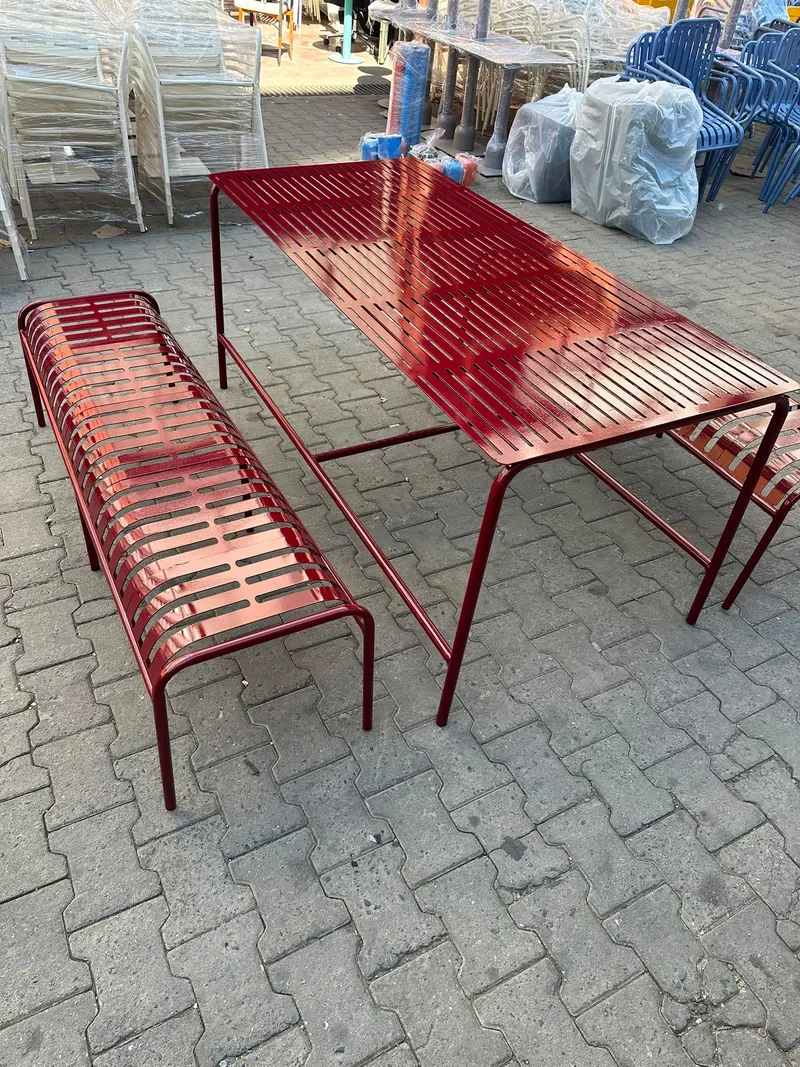 Metal Piknik Masası ve Bank Takımı – bordo – farklı açıdan görünüm 2