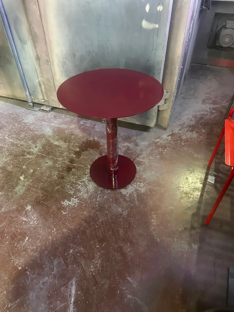 Yuvarlak Metal Bistro Masa – farklı açıdan görünüm 2